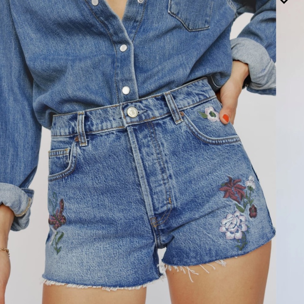 Charlie High Rise Jean Short - Picture 3 of 5